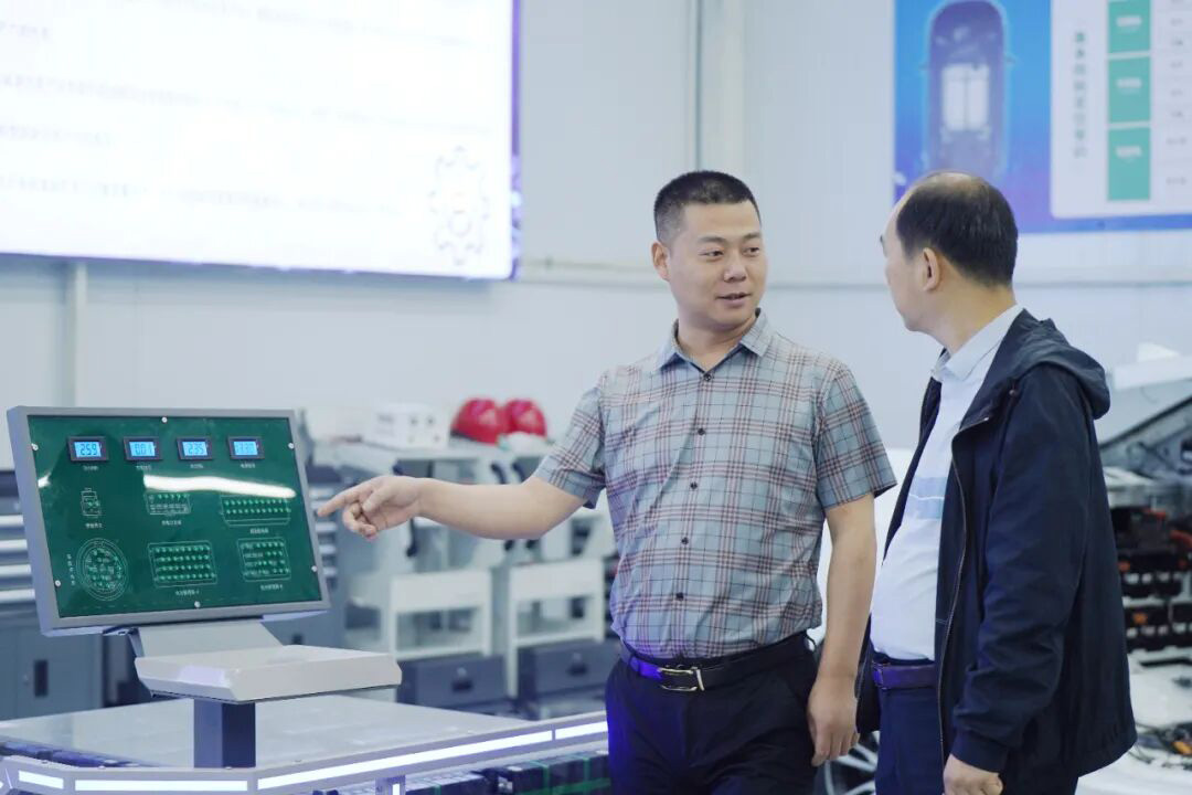 1761706552188738.jpg 8.jpg